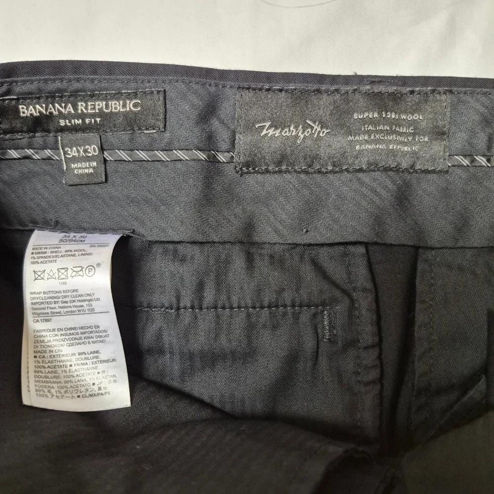 Banana Republic brand banana